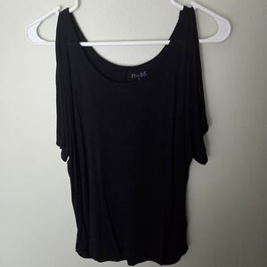 Mudd Black Cold-Shoulder Short Sleeve Tee